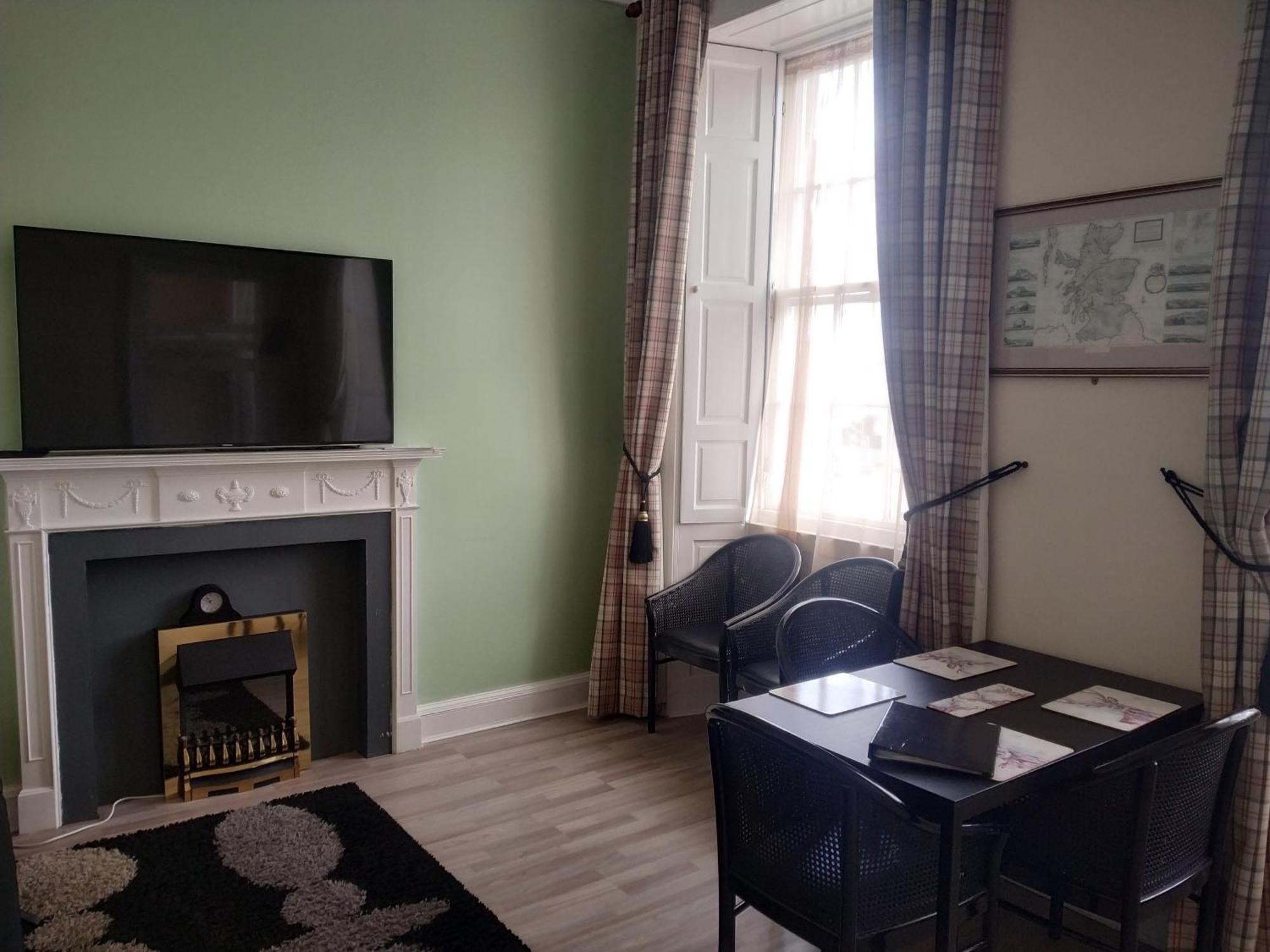 Number 52 Charlotte Street — Photos 3